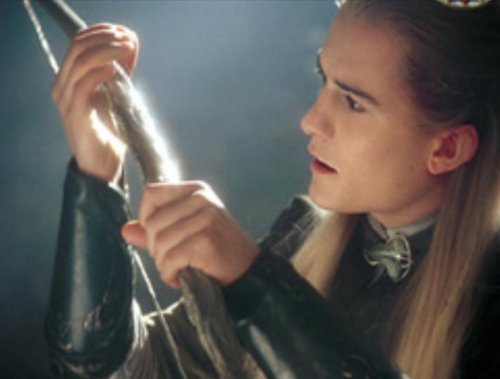 Legolas obdivuje darovaný luk