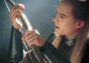 Legolas obdivuje darovaný luk