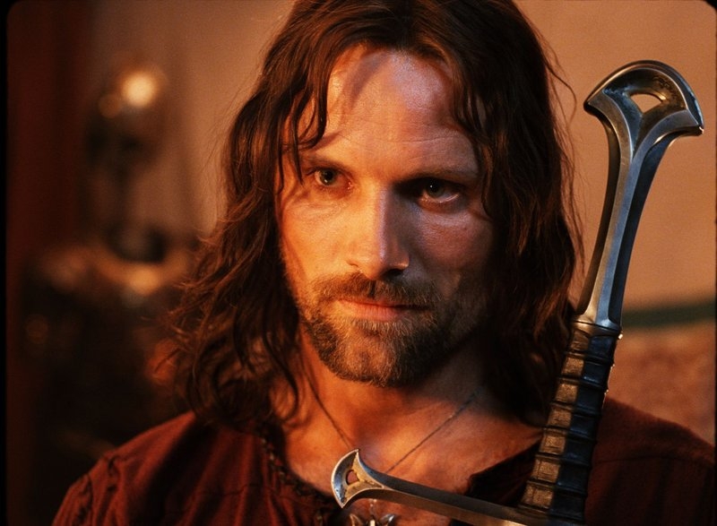 Aragorn s Andúrilem - Návrat krále