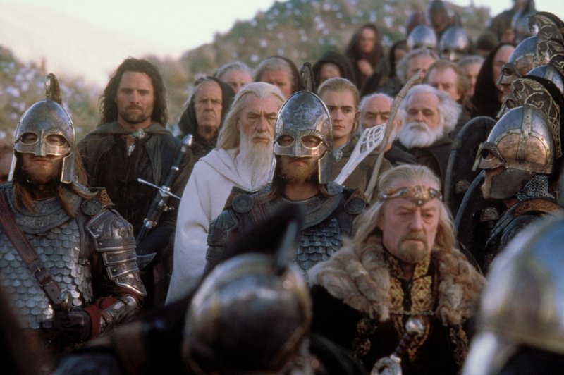 Théoden v čele pohřbu