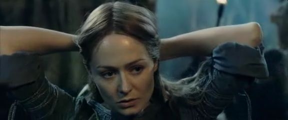 Éowyn si splétá vlasy